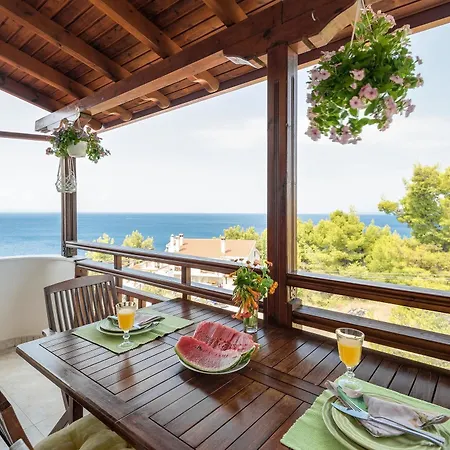 Family-friendly, 2-bedroom In Neos Marmaras With Balcony And 4* Sithonia