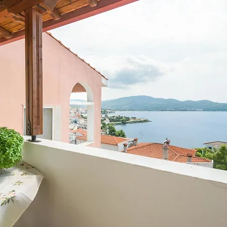 Family-friendly, 2-bedroom In Neos Marmaras With Balcony And Hotel Sithonia