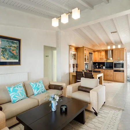 Family-friendly, 2-bedroom In Neos Marmaras With Balcony And 4* Sithonia