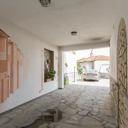 Family-friendly, 2-bedroom In Neos Marmaras With Balcony And 4* Sithonia